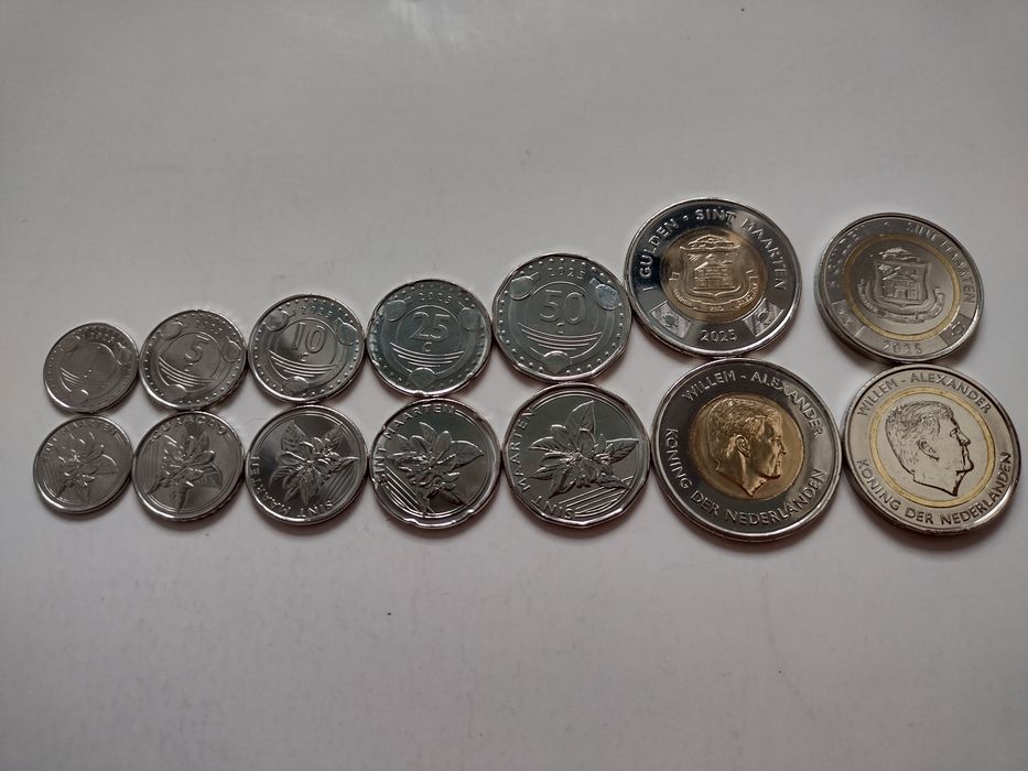 Продам монеты со всего мира UNC