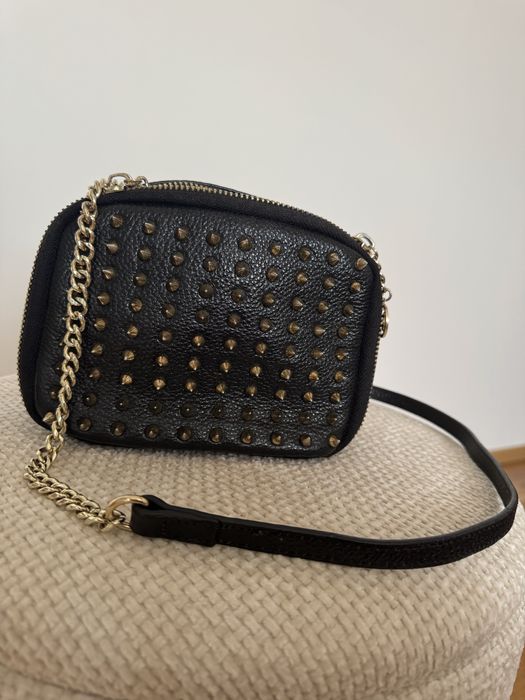 Czarna torebka z ćwiekami Kazar