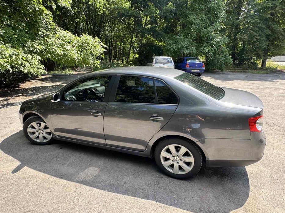 Volkswagen Jetta 5 (2006)