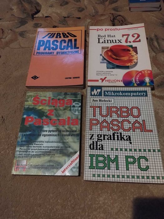8 książek komputerowych retro: Pascal / Linux / Windows 95 / Word