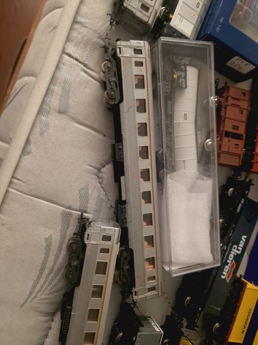 Vendo algum material ferroviario
