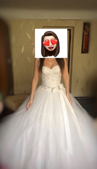 Продам весільну дизайнерську сукню