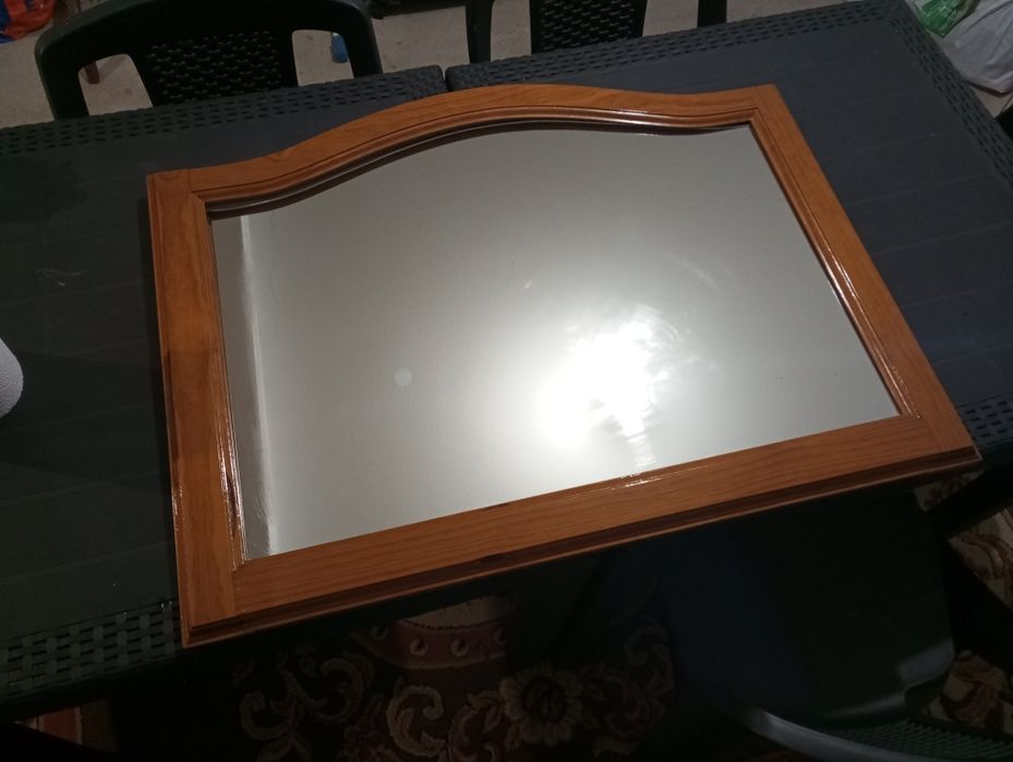 Espelho com moldura madeira