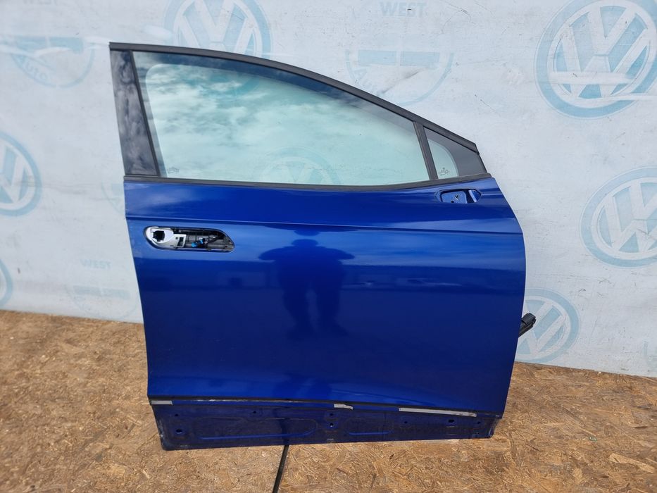 Двері передні праві id4 id.4 ід 4 передняя правая дверь дверка права