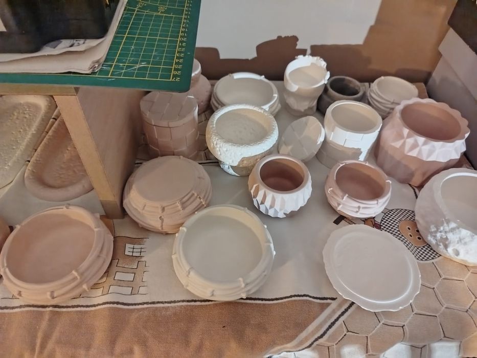 Peças de gesso prontas para velas