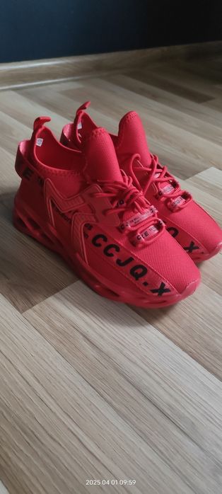 Buty sportowe typu adidasy nowe
