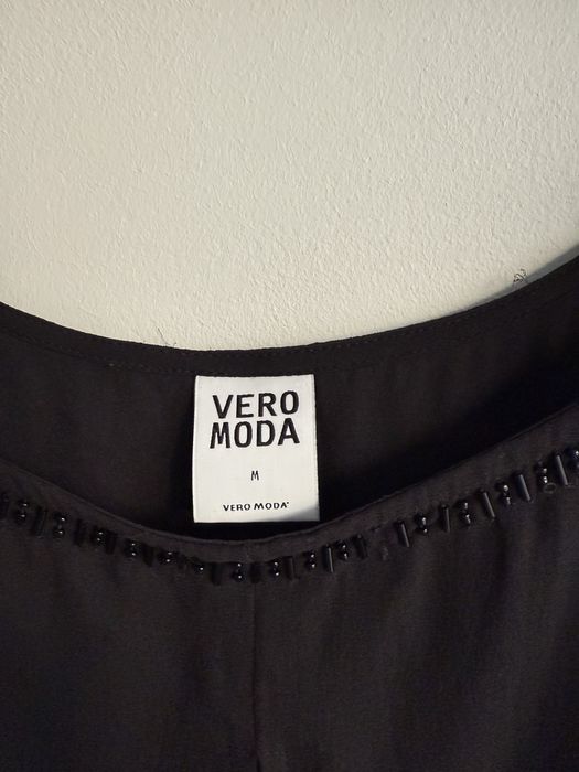 Czarna sukienka mini vero moda