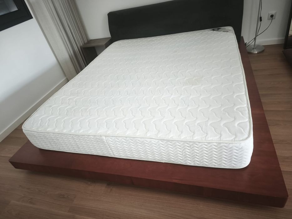 Cama  Kingsize com colchão
