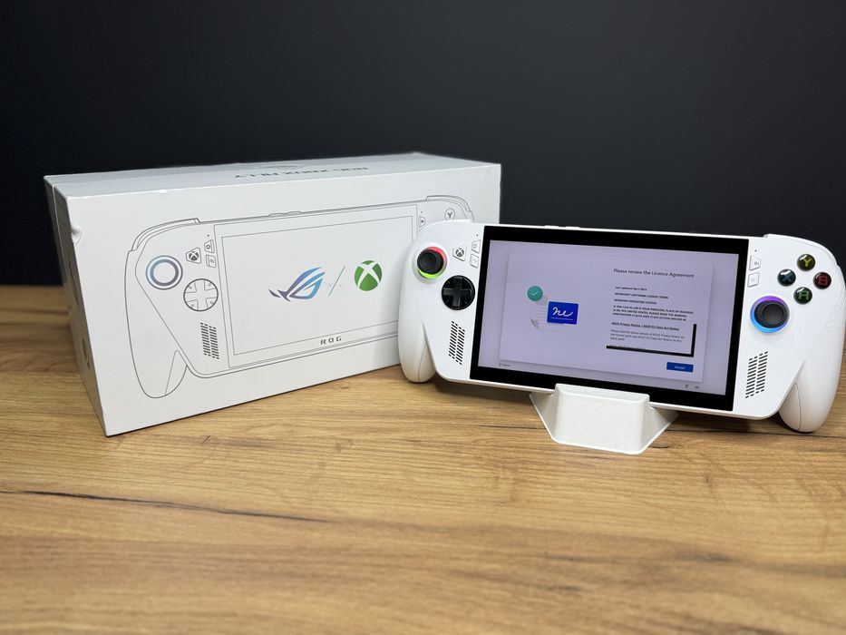 ASUS ROG Xbox Ally RC73YA —портативна ігрова консоль (Windows 11)