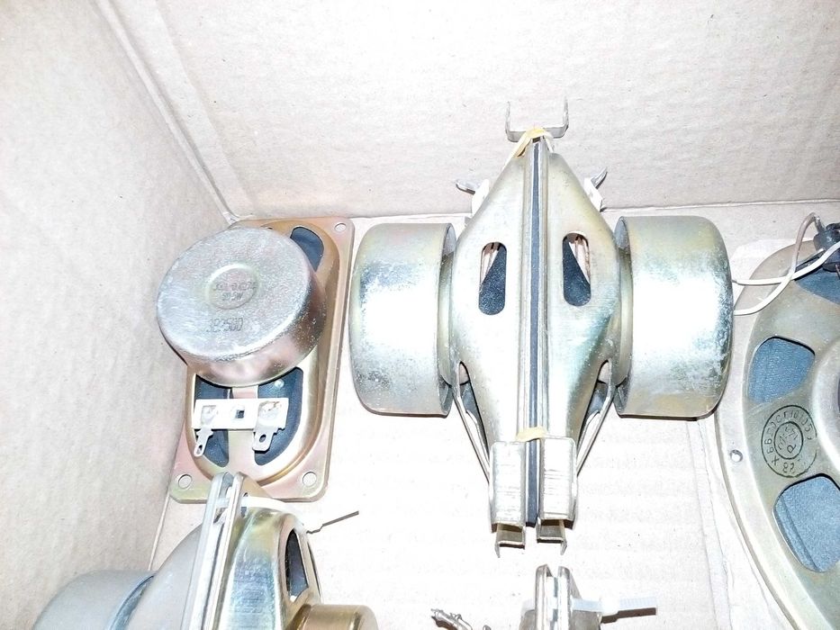 динамики различные с ТВ и др. устройств - 20 шт. лотом