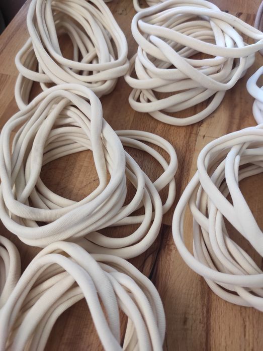 Opaski bezuciskowe - baza ecru ekri kremowa