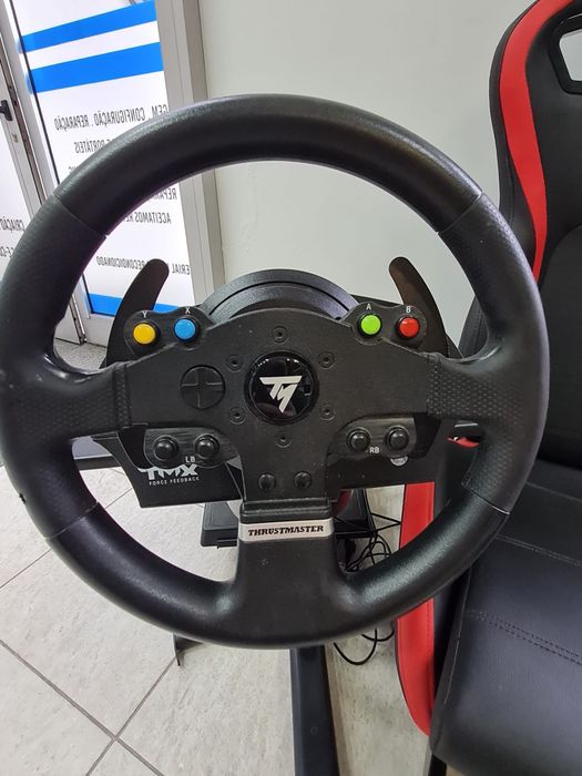 Playseat com Volante Thrustmaster TMX Pro Force Feedback + Pedais