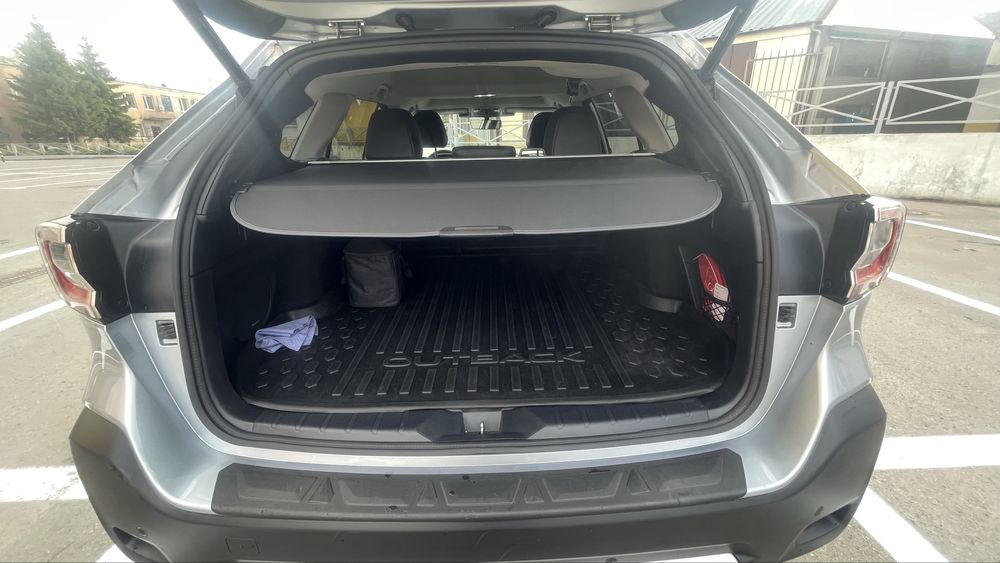 Subaru outback 2023 року