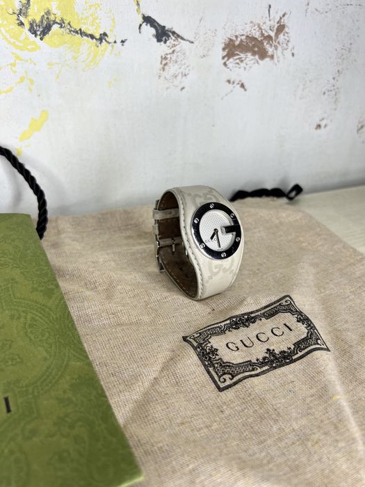 Женские часы Gucci оригинал номерные Швейцария