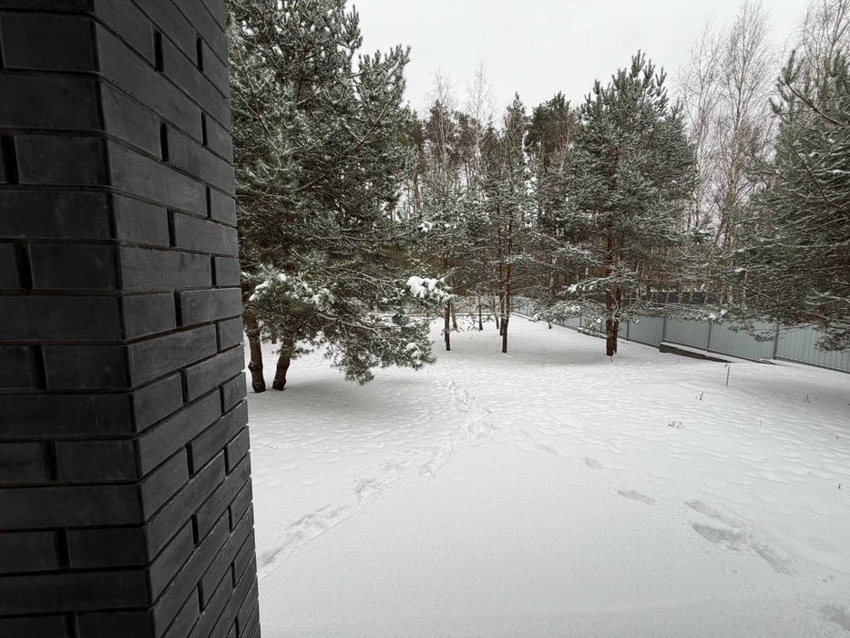 Шикарний будинок на 15 сотках, з ремонтом, з виходом в ліс! з підвалом