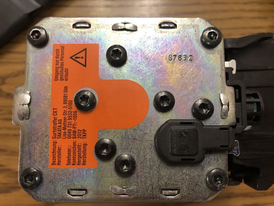 Audi a5 a4 a3 Ремінь беспеки. 8T8 857 705 C Лівий