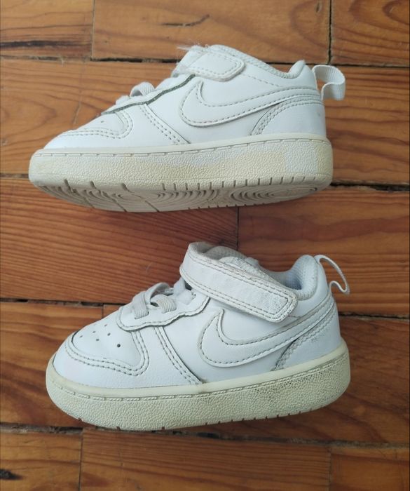 Tênis Nike, tamanho 21