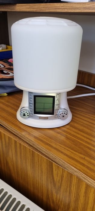 Lampka z radiem i budzikiem