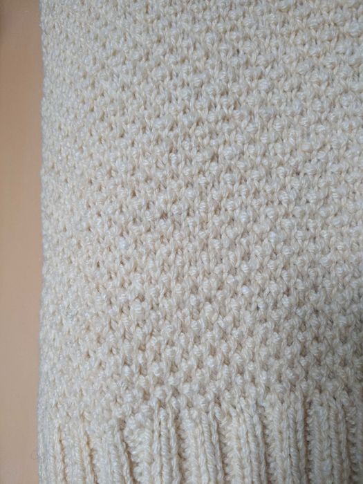 Тёплый,красивый, вязаный жилет ручной работы.