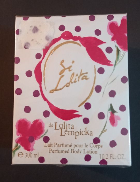 "Si Lolita" perfumed body cream.