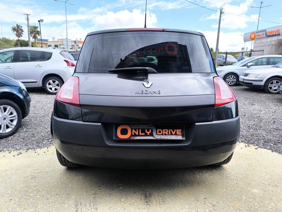 Mégane Comercial Preto 100cv A/C