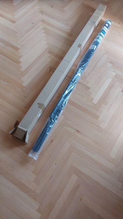Czarne sznurki na pranie