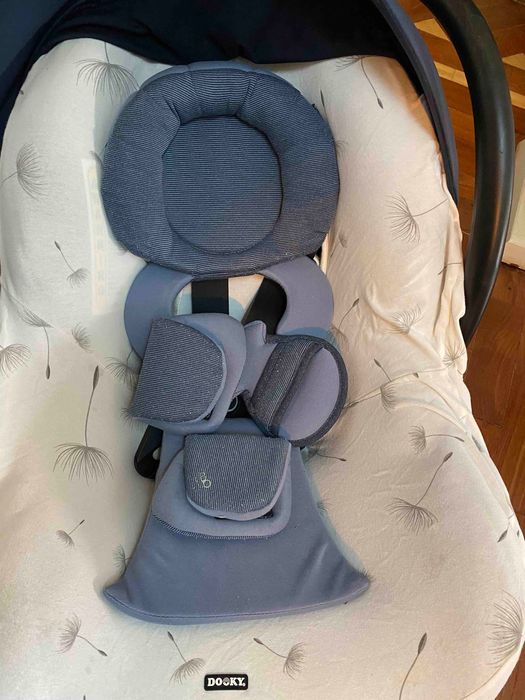 Carrinho Maxi-Cosi Plaza Plus completo e pronto a usar.