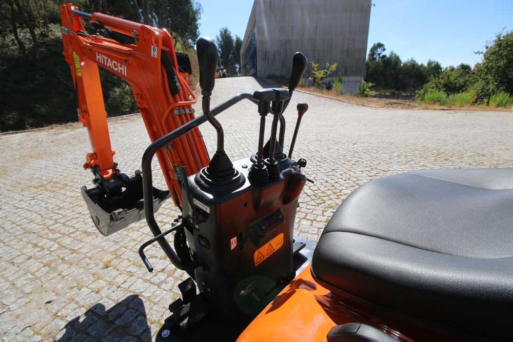 Mini giratória  Hitachi ZX 10U  como nova