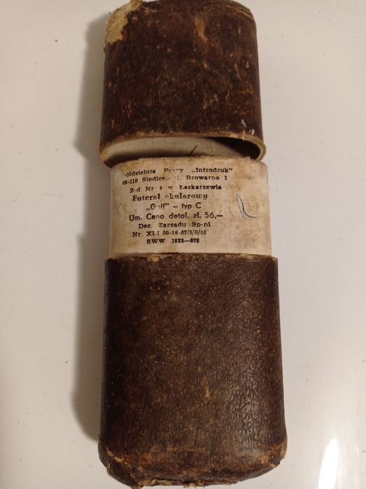 Stare etui do okularów