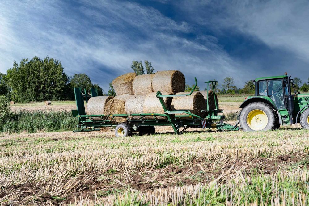 Przyczepa samozaładowcza do bel KOBZARENKO PT-18