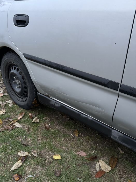 Mitsubishi Carisma 1998 митцубиси каризма