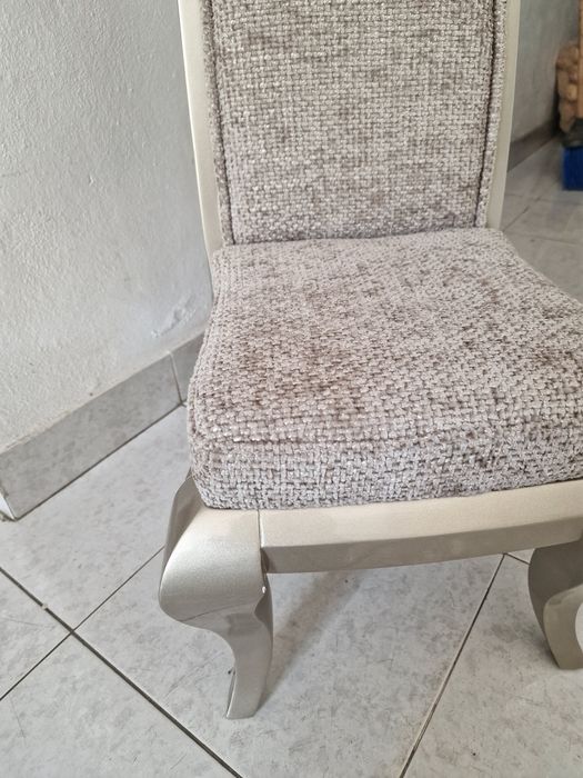 Cadeira pequena bege lacada