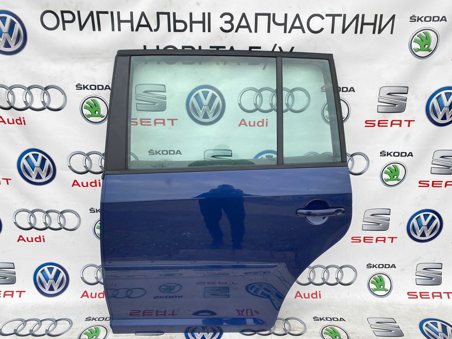 Двері двери передні задні праві ліві Volkswagen Touran LB5N