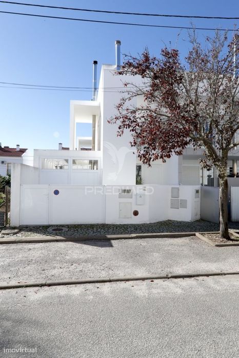 Moradia T3 com Piscina, em Évora