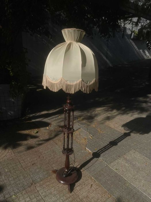 Candeeiro  alto antigo