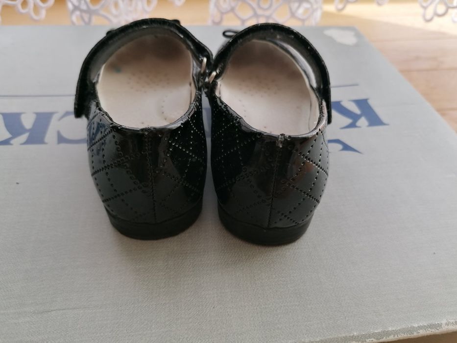 Buty lakierki rozmiar 27