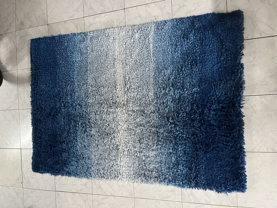 Tapete azul para o quarto