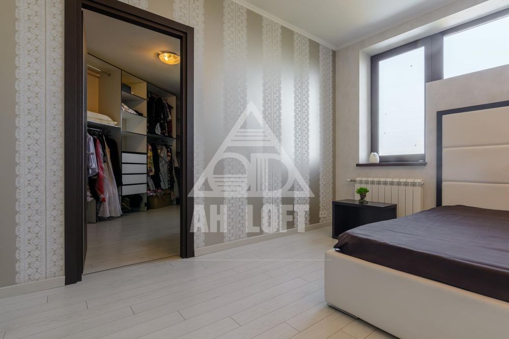 Будинок для великої родини, з басейном