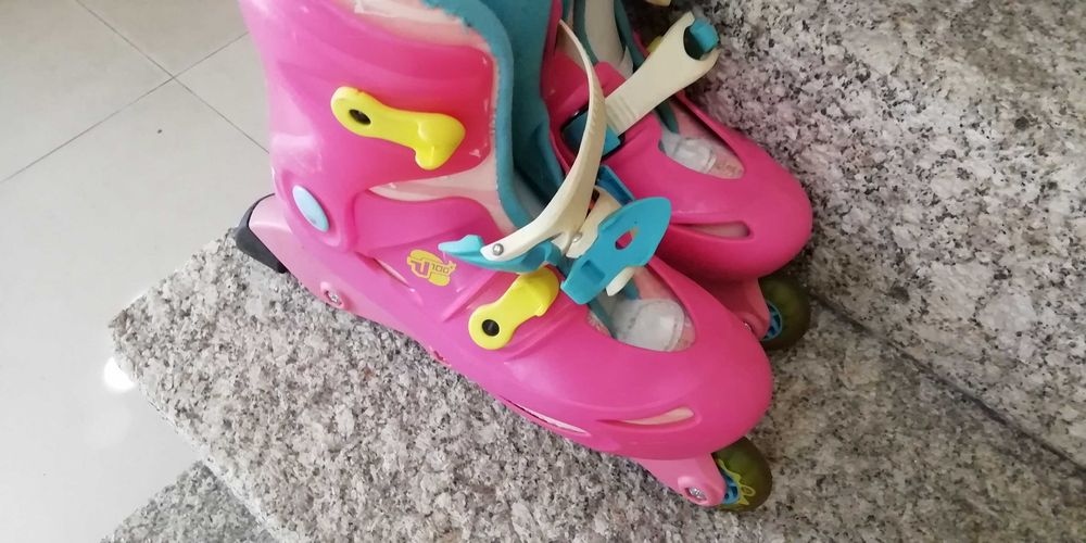 Patins em linha Decathlon com acessórios barbie