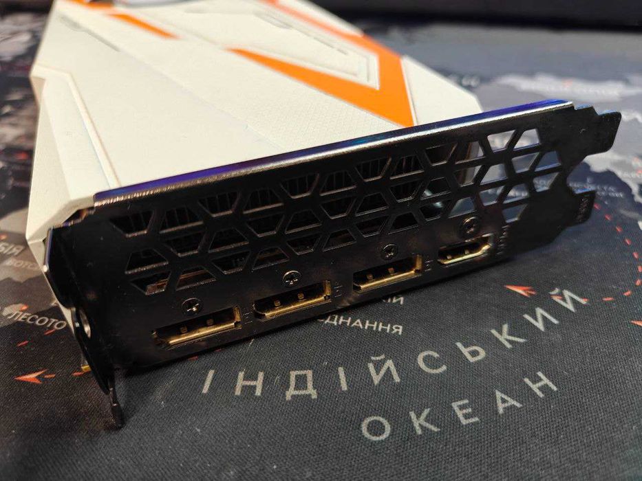 Видеокарта Gigabyte GTX 1080 Ti Turbo 11G White