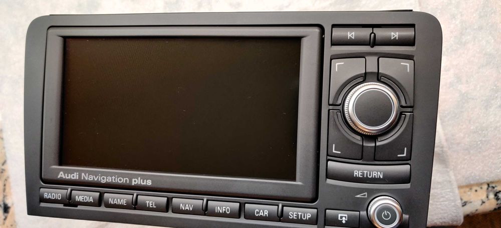 AUDI A3 8P RNS-E LED PU Radio MP3 GPS SAT NAV SD VIM SDS