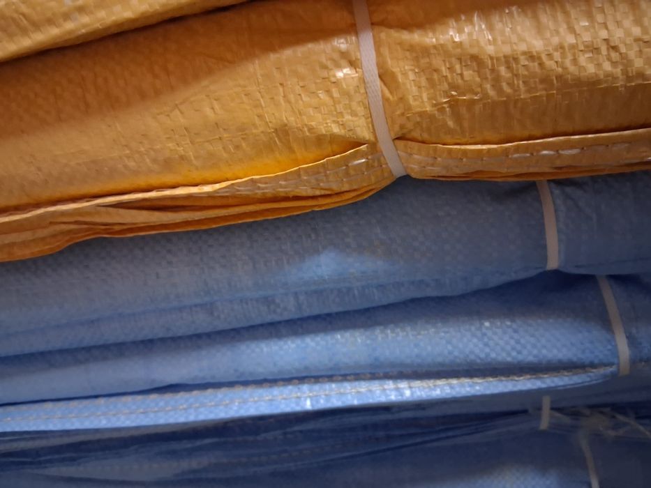 Sacos ráfia em várias cores