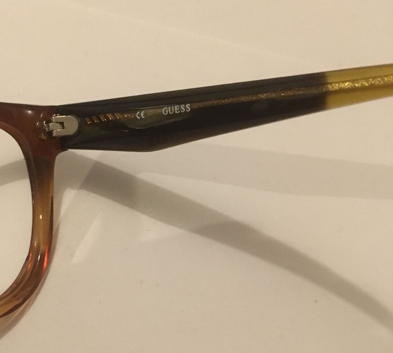 Vendo armação de óculos marca Guess