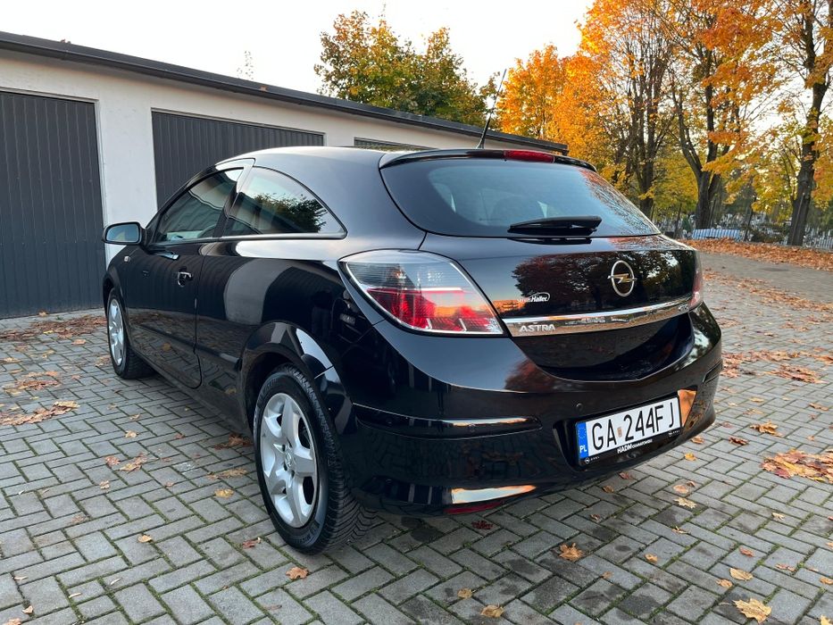 Opel astra GTC 120Tys przebiegu Polski salon