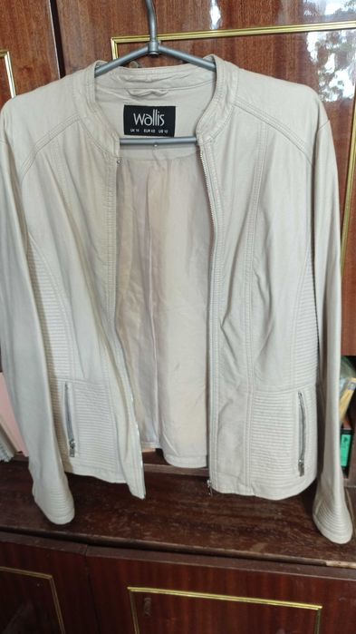 Жіноча куртка з еко-шкіри