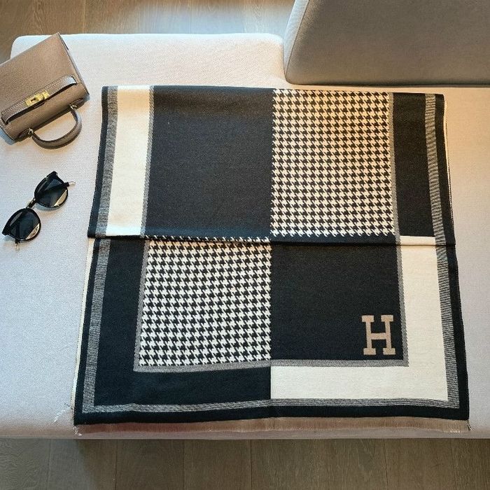 Stylowy szalik damski - klasyczny wzór