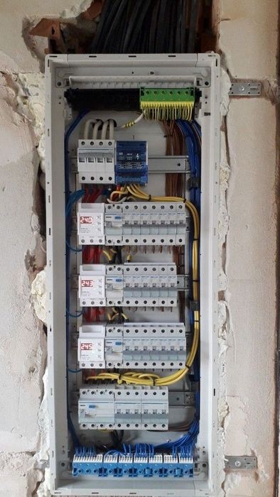 Електрик Маневичі, Ковель околиці  проводка, ремонт плиточник майстер