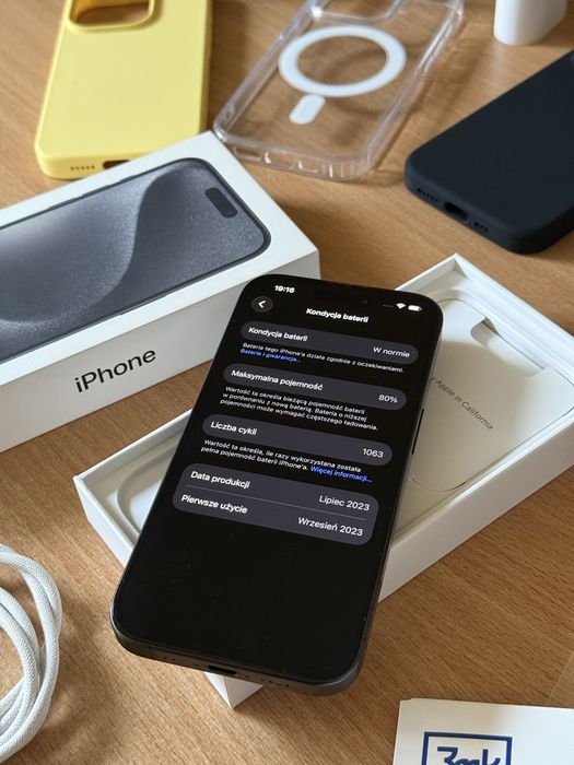 iPhone 15 Pro Black Titanium 128GB ZESTAW 3x etui, szkło, fast charger Czarny