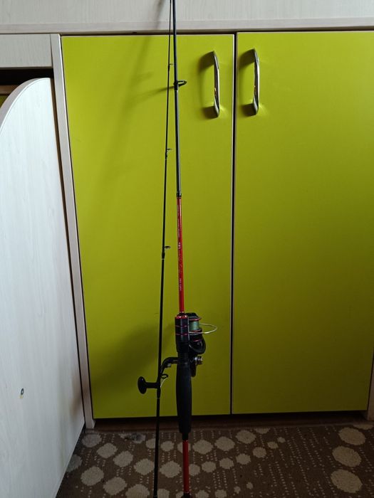 Спиннинг с катушкой и шнуром