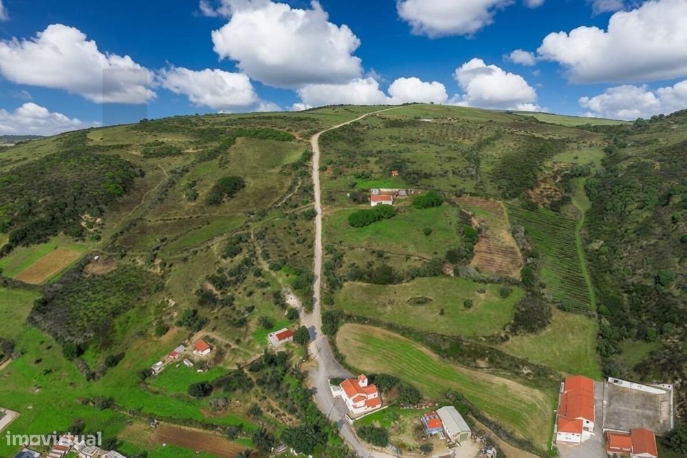 Terreno Rústico com 11.480 m2 em Santiago dos Velhos